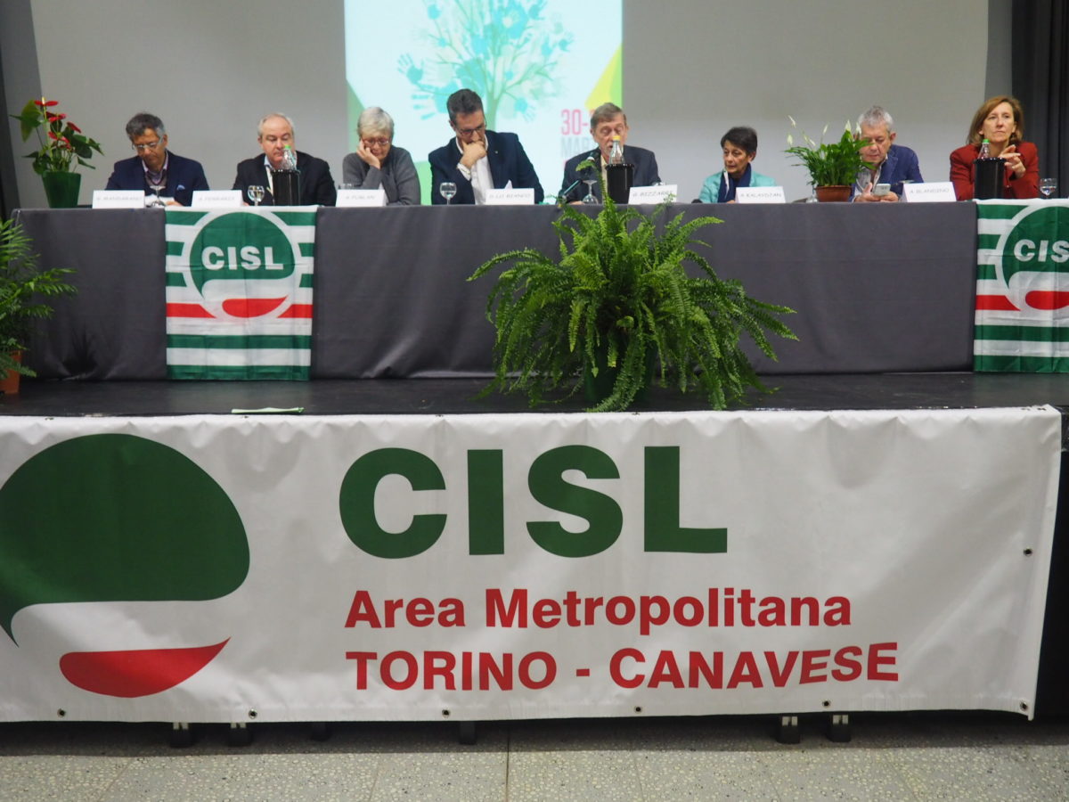Tavolo presidenza congresso Cisl di Borgaro del 30 e 31 marzo 2017 primo piano