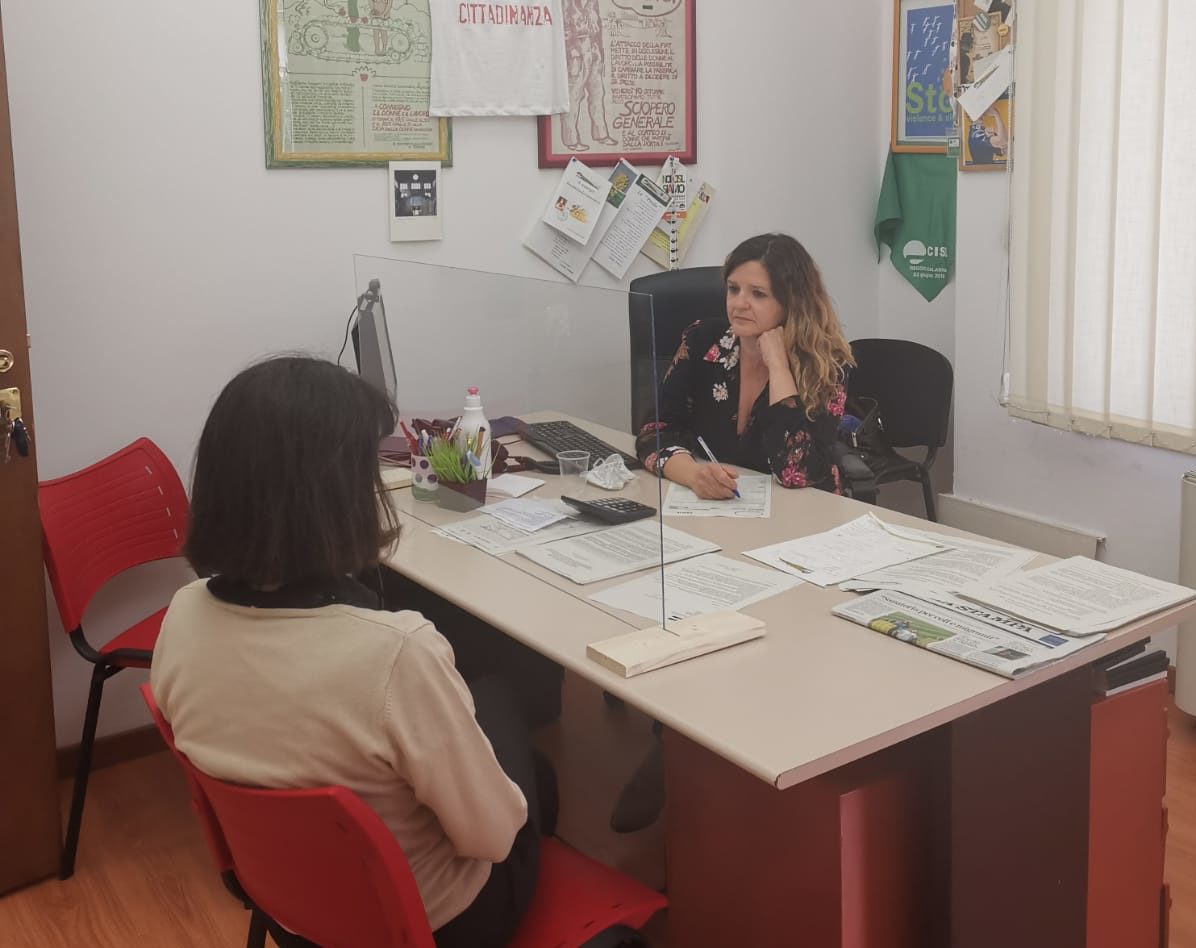 Olga Longo nel suo ufficio di Via Madama a Torino dove ha raccolto la storia di Giulia